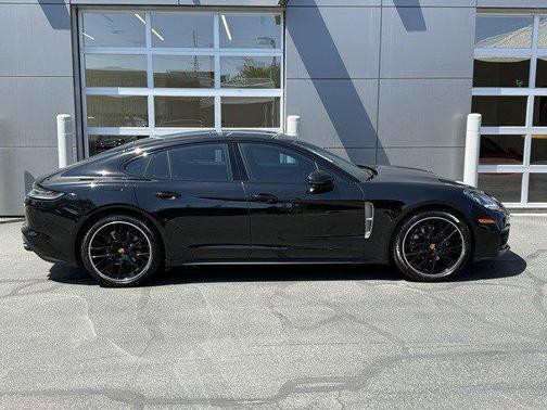 2023 Porsche Panamera 4