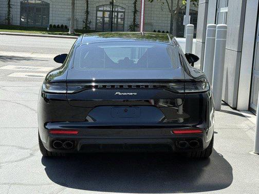 2023 Porsche Panamera 4