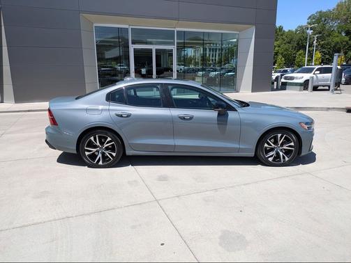 Denim Blue Metallic 2024 Volvo S60 B5 Plus Dark Theme