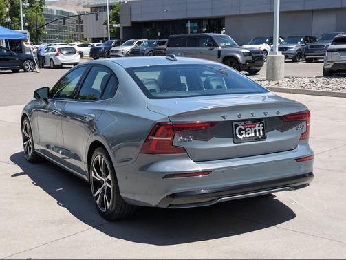 Denim Blue Metallic 2024 Volvo S60 B5 Plus Dark Theme