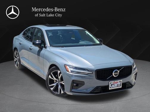 Denim Blue Metallic 2024 Volvo S60 B5 Plus Dark Theme