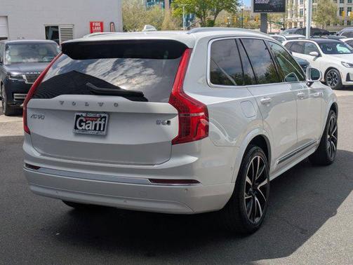 Crystal White Metallic 2023 Volvo XC90 B6 Plus 7-Seater