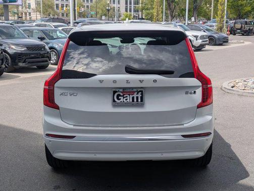 Crystal White Metallic 2023 Volvo XC90 B6 Plus 7-Seater