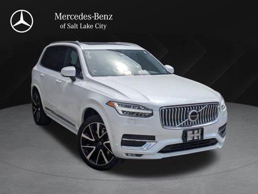 Crystal White Metallic 2023 Volvo XC90 B6 Plus 7-Seater