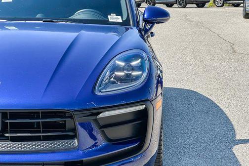 2023 Porsche Macan AWD