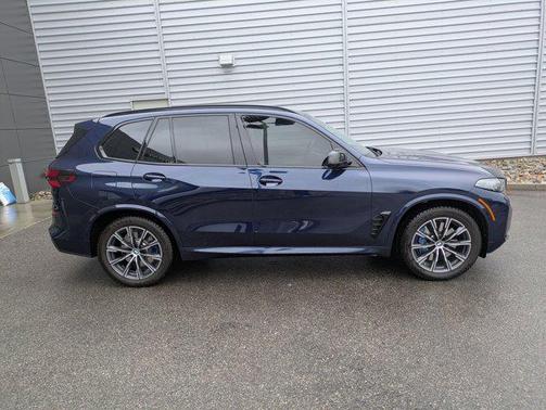 2025 BMW X5 M60i