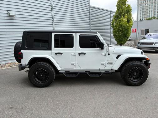 Bright White Clearcoat 2018 Jeep Wrangler Unlimited Sahara
