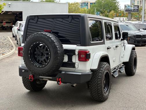 Bright White Clearcoat 2018 Jeep Wrangler Unlimited Sahara