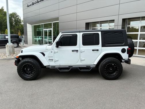 Bright White Clearcoat 2018 Jeep Wrangler Unlimited Sahara