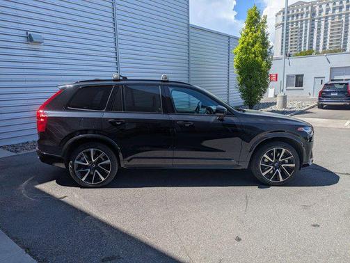 Onyx Black Metallic 2023 Volvo XC90 Recharge Plug-In Hybrid T8 Ultimate Dark Theme 7-Seater