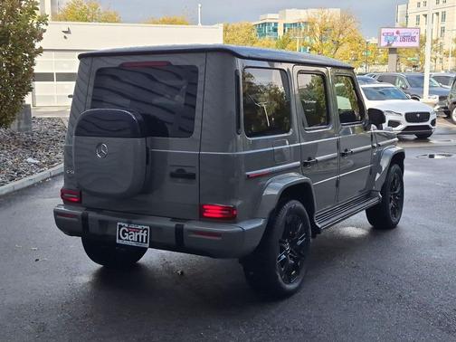 Obsidian Black Metallic 2025 Mercedes-Benz G-Class G 580e