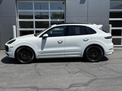 2022 Porsche Cayenne GTS