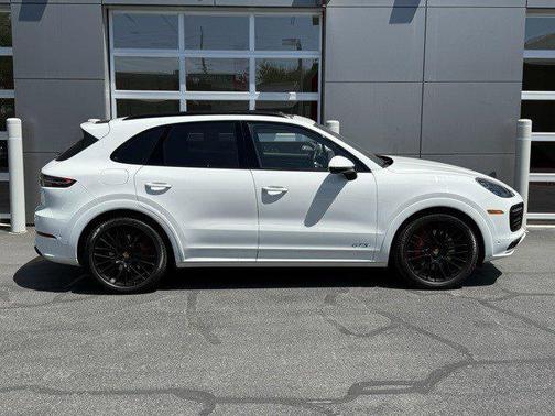 2022 Porsche Cayenne GTS