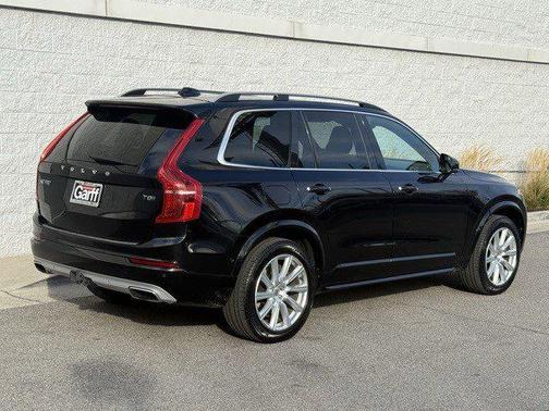 2016 Volvo XC90 Hybrid T8 Momentum