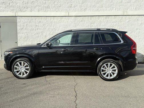 2016 Volvo XC90 Hybrid T8 Momentum