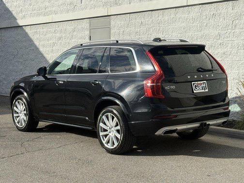 2016 Volvo XC90 Hybrid T8 Momentum