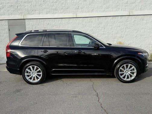 2016 Volvo XC90 Hybrid T8 Momentum