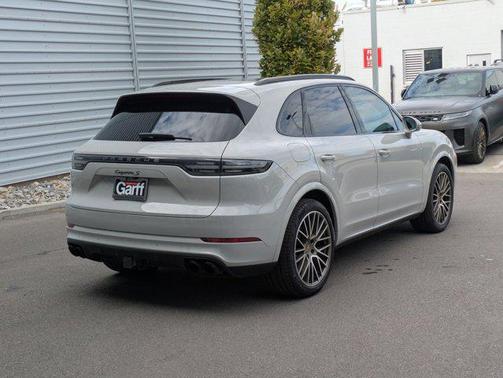 2022 Porsche Cayenne S