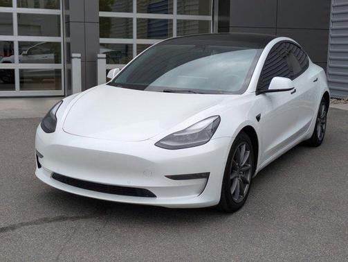 Pearl White Multi-Coat 2022 Tesla Model 3 Performance