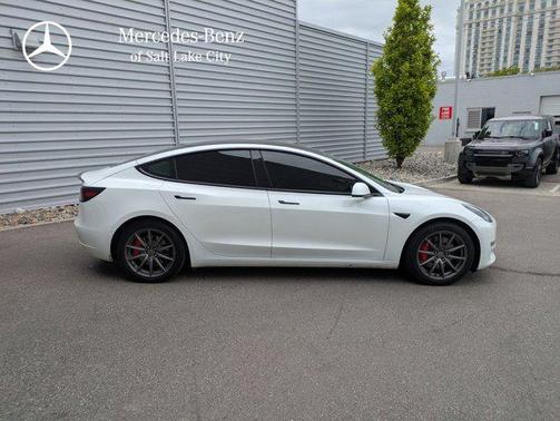 Pearl White Multi-Coat 2022 Tesla Model 3 Performance