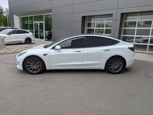 Pearl White Multi-Coat 2022 Tesla Model 3 Performance