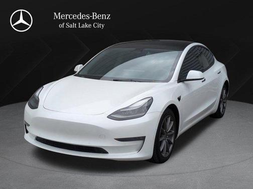 Pearl White Multi-Coat 2022 Tesla Model 3 Performance