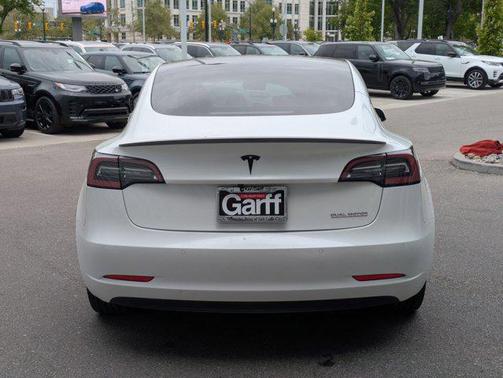 Pearl White Multi-Coat 2022 Tesla Model 3 Performance