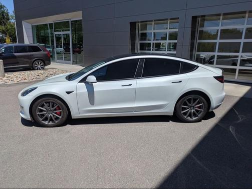 Pearl White Multi-Coat 2022 Tesla Model 3 Performance