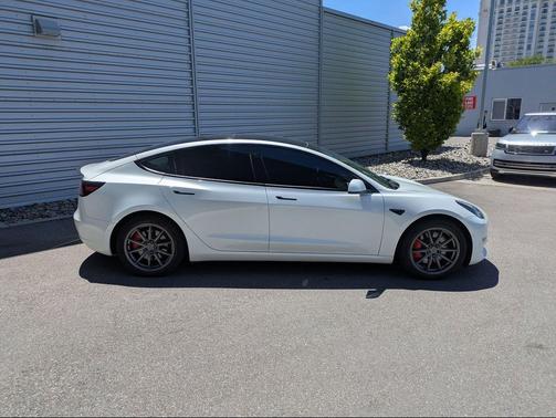 Pearl White Multi-Coat 2022 Tesla Model 3 Performance