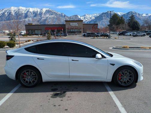 Pearl White Multi-Coat 2022 Tesla Model 3 Performance
