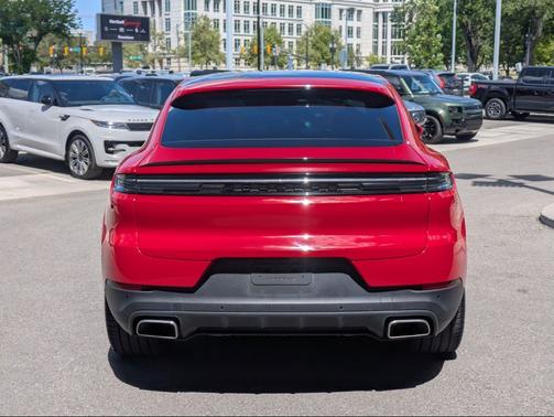 Carmine Red 2024 Porsche Cayenne Cayenne