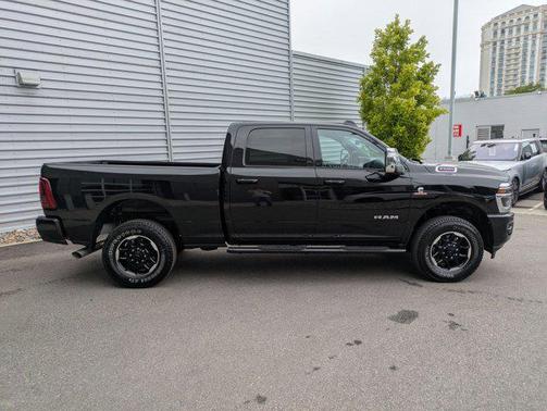 Diamond Black Crystal Pearlcoat 2025 RAM 2500 Laramie Crew Cab 4x4 6'4' Box
