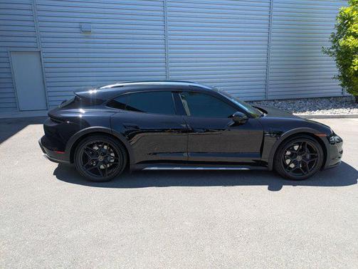 2023 Porsche Taycan Cross Turismo 4