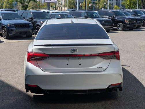 Pearl 2019 Toyota Avalon XSE