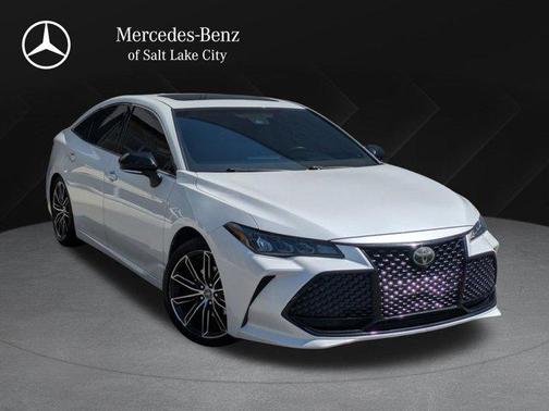Pearl 2019 Toyota Avalon XSE