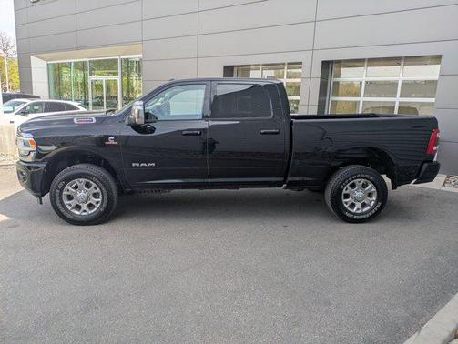 Diamond Black Crystal Pearlcoat 2024 RAM 2500 Laramie Crew Cab 4x4 6'4' Box