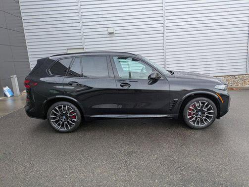 2025 BMW X5 M60i