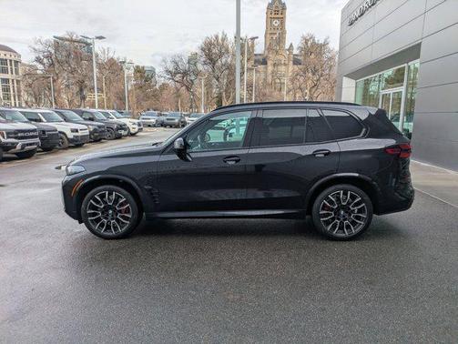 2025 BMW X5 M60i