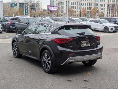 2018 INFINITI QX30 Premium