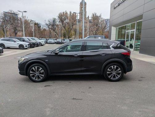 2018 INFINITI QX30 Premium