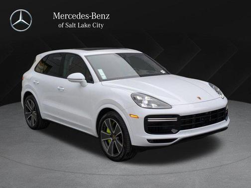 Carrara White Metallic 2023 Porsche Cayenne Cayenne Turbo S E-Hybrid