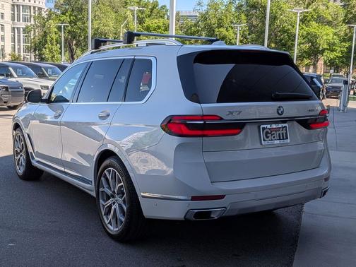 White Metallic 2024 BMW X7 xDrive40i