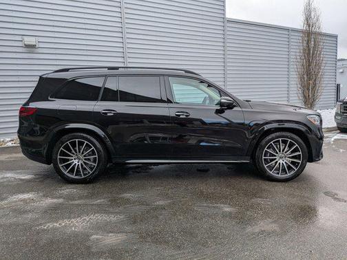 Obsidian Black Metallic 2026 Mercedes-Benz GLS 450 4MATIC