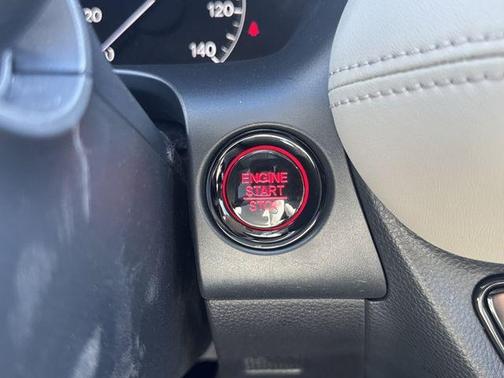 Platinum White Pearl 2024 Honda HR-V LX