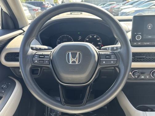 Platinum White Pearl 2024 Honda HR-V LX