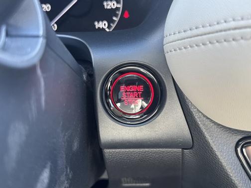 Platinum White Pearl 2024 Honda HR-V LX