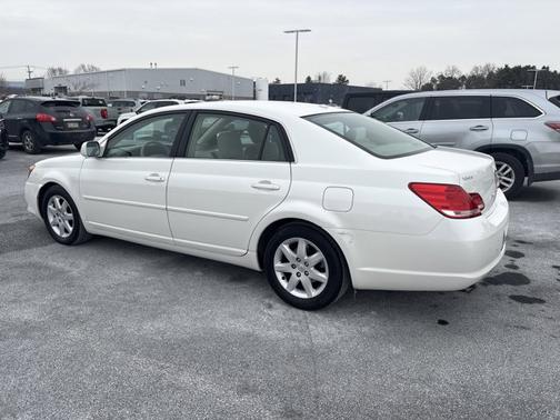 2010 Toyota Avalon XLS