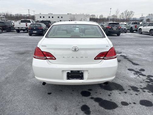 2010 Toyota Avalon XLS