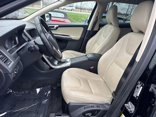 2016 Volvo XC60 T6 Drive-E