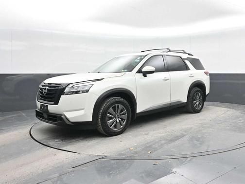 2022 Nissan Pathfinder SV